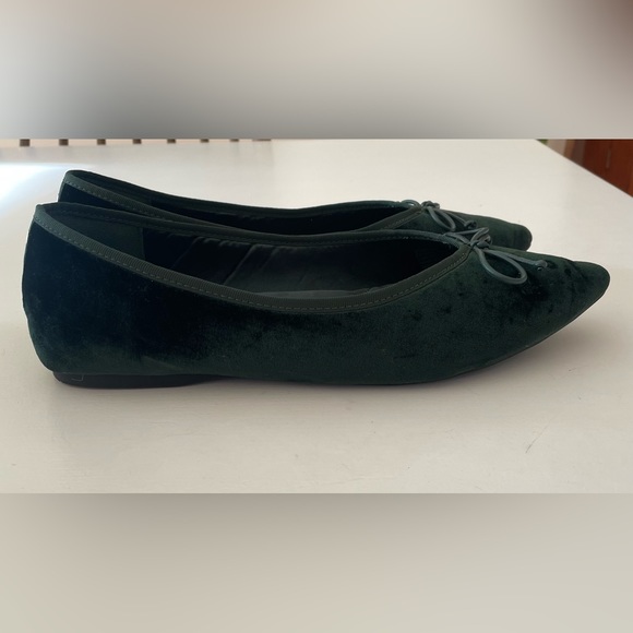 Birdies Green Velvet Goldfinch Flats - Picture 2 of 4